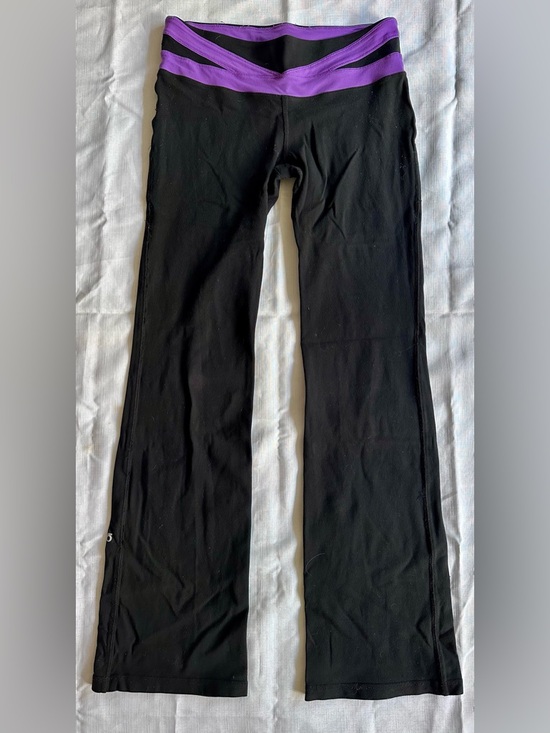ALO Yoga Pants - Alo Yoga Pants STRAIGHT LEG with subtle flares, Purple/black. Size: S
